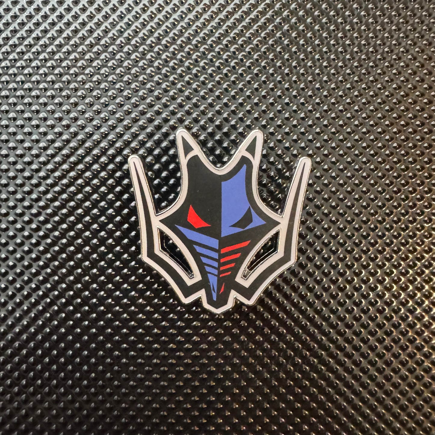Hammerlocke Gym Dragon Badge Pin