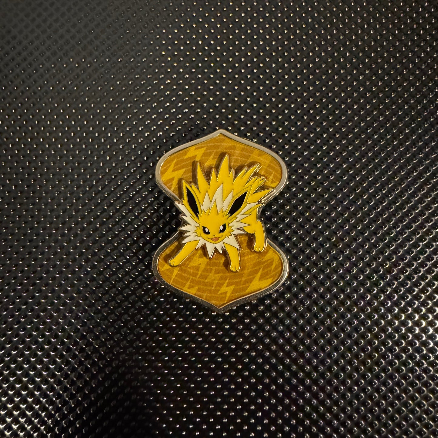 Jolteon VMAX Premium Collection Pin